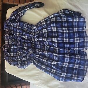 Girls size medium button down dree. Color blue black white.